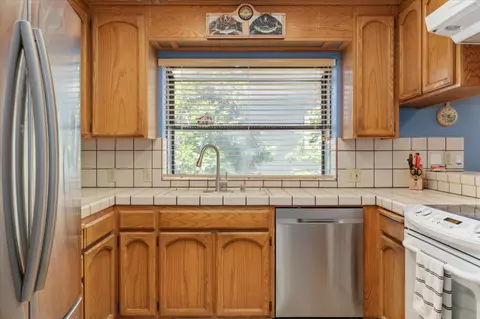 Kitchen - 664 Forest Meadows Dr, Murphys, CA 95247 photo 3 of 5