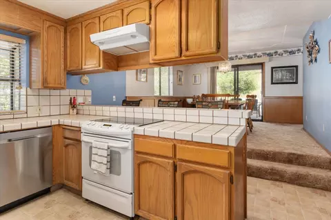 Kitchen - 664 Forest Meadows Dr, Murphys, CA 95247 photo 5 of 5