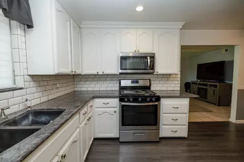 Kitchen - 1505 Hamilton Ave, Modesto, CA 95350 photo 3 of 4