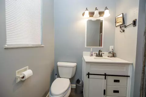 Bath - 1505 Hamilton Ave, Modesto, CA 95350 photo 1 of 4
