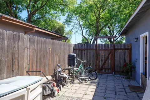 Exterior - 1505 Hamilton Ave, Modesto, CA 95350 photo 5 of 12