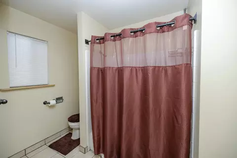 Bath - 1505 Hamilton Ave, Modesto, CA 95350 photo 4 of 4