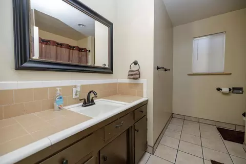 Bath - 1505 Hamilton Ave, Modesto, CA 95350 photo 3 of 4