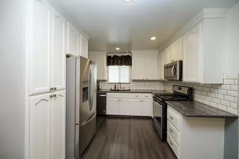 Kitchen - 1505 Hamilton Ave, Modesto, CA 95350 photo 2 of 4