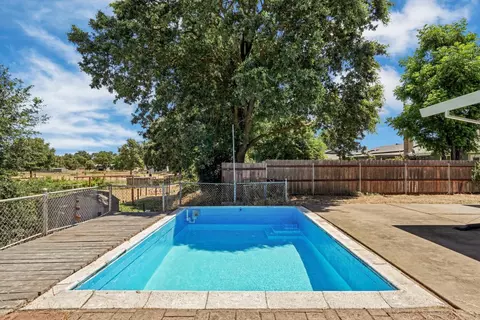 Exterior - 13643 Pinto Ln, Lodi, CA 95240 photo 8 of 11