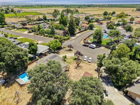 View/Area - 13643 Pinto Ln, Lodi, CA 95240 photo 14 of 19