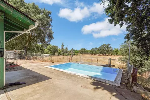 Exterior - 13643 Pinto Ln, Lodi, CA 95240 photo 6 of 11