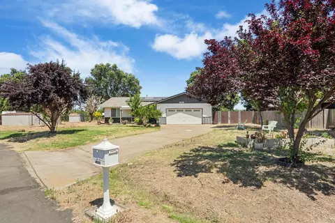 Exterior - 13643 Pinto Ln, Lodi, CA 95240 photo 2 of 11