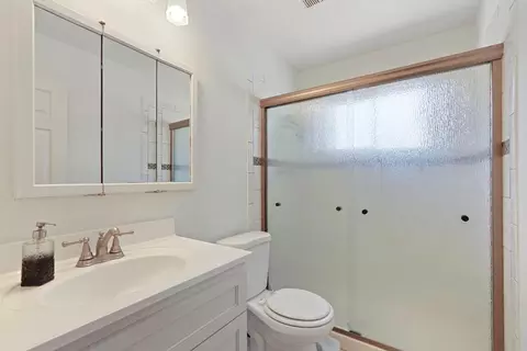 Bath - 13643 Pinto Ln, Lodi, CA 95240 photo 1 of 2