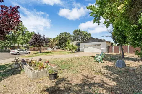 Exterior - 13643 Pinto Ln, Lodi, CA 95240 photo 4 of 11