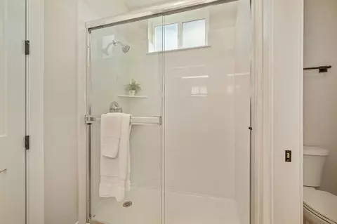 Bath - 239 Chico Pl, Davis, CA 95616 photo 3 of 5