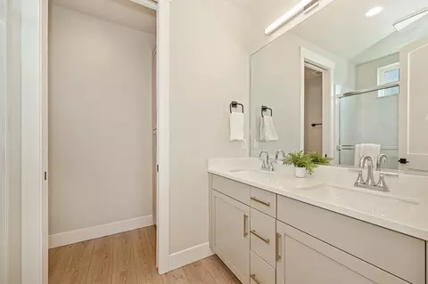 Bath - 239 Chico Pl, Davis, CA 95616 photo 5 of 5