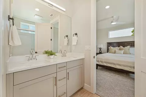 Bath - 239 Chico Pl, Davis, CA 95616 photo 4 of 5