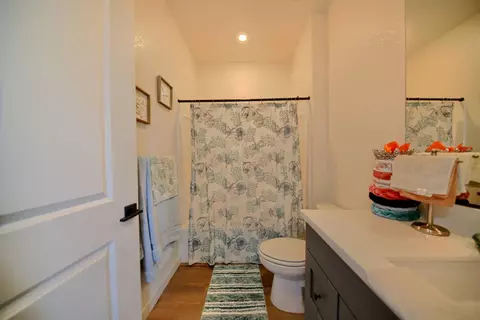 Bath - 2132 Emerald Ranch Rd, Patterson, CA 95363 photo 2 of 12