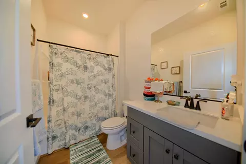 Bath - 2132 Emerald Ranch Rd, Patterson, CA 95363 photo 1 of 12