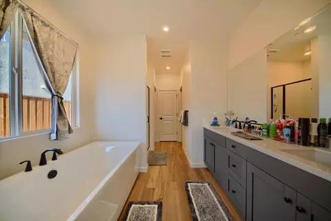 Entry Way - 2132 Emerald Ranch Rd, Patterson, CA 95363 photo 10 of 11