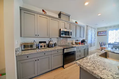 Kitchen - 2132 Emerald Ranch Rd, Patterson, CA 95363 photo 6 of 8