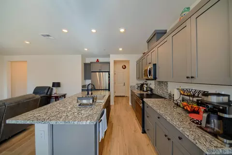 Kitchen - 2132 Emerald Ranch Rd, Patterson, CA 95363 photo 3 of 8