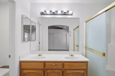 Bath - 1716 Ramson Dr, Turlock, CA 95380 photo 3 of 6