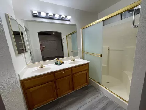 Bath - 1716 Ramson Dr, Turlock, CA 95380 photo 4 of 6