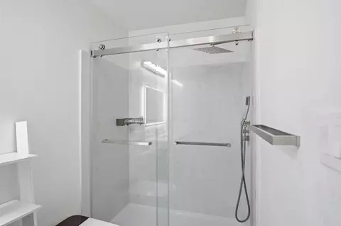 Bath - 1716 Ramson Dr, Turlock, CA 95380 photo 2 of 6