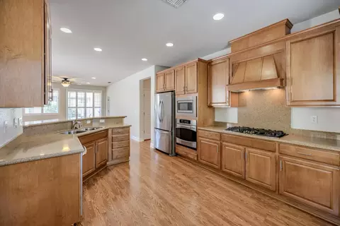 Kitchen - 2362 Shadow Berry Dr, Manteca, CA 95336 photo 4 of 4