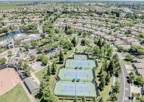View/Area - 2362 Shadow Berry Dr, Manteca, CA 95336 photo 6 of 8