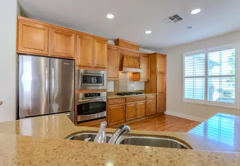 Kitchen - 2362 Shadow Berry Dr, Manteca, CA 95336 photo 1 of 4