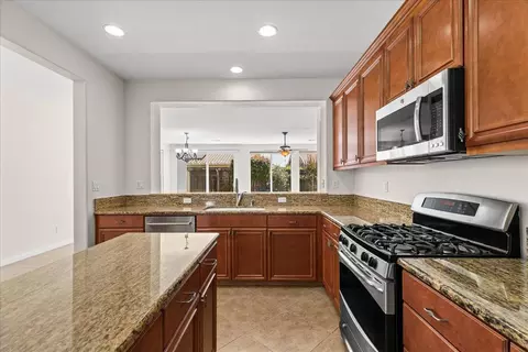 Kitchen - 375 Applegate Dr, Oakdale, CA 95361 photo 5 of 7