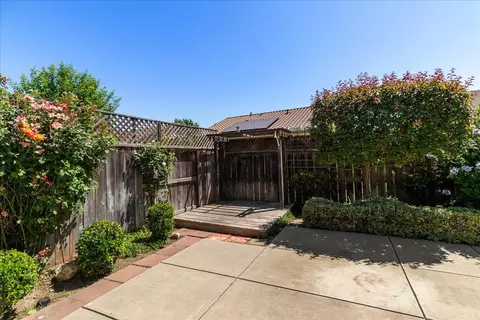 Exterior - 375 Applegate Dr, Oakdale, CA 95361 photo 6 of 12