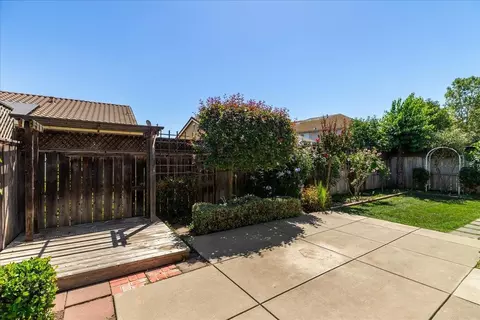 Exterior - 375 Applegate Dr, Oakdale, CA 95361 photo 7 of 12
