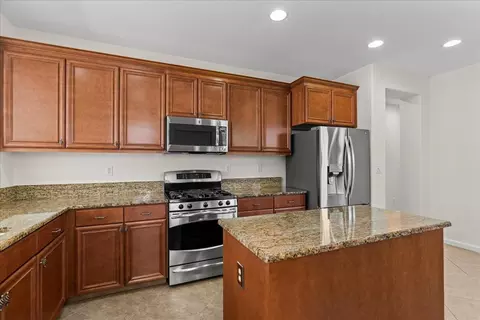 Kitchen - 375 Applegate Dr, Oakdale, CA 95361 photo 3 of 7