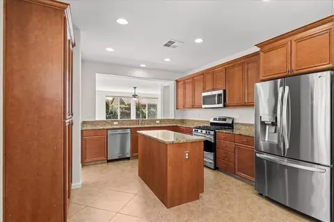 Kitchen - 375 Applegate Dr, Oakdale, CA 95361 photo 4 of 7
