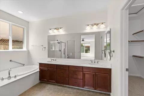 Bath - 375 Applegate Dr, Oakdale, CA 95361 photo 1 of 3
