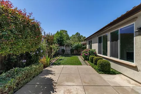 Exterior - 375 Applegate Dr, Oakdale, CA 95361 photo 9 of 12