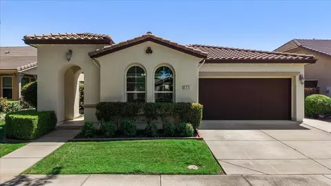 375 Applegate Dr, Oakdale, CA 95361