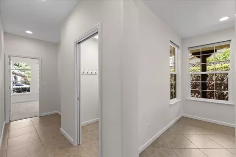 Entry Way - 375 Applegate Dr, Oakdale, CA 95361 photo 6 of 7