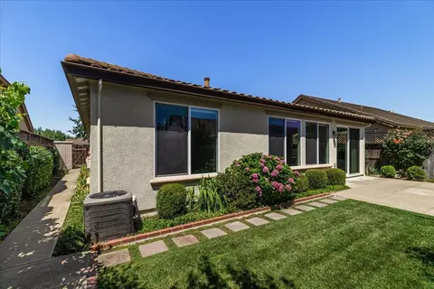Exterior - 375 Applegate Dr, Oakdale, CA 95361 photo 11 of 12