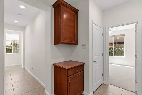 Entry Way - 375 Applegate Dr, Oakdale, CA 95361 photo 5 of 7