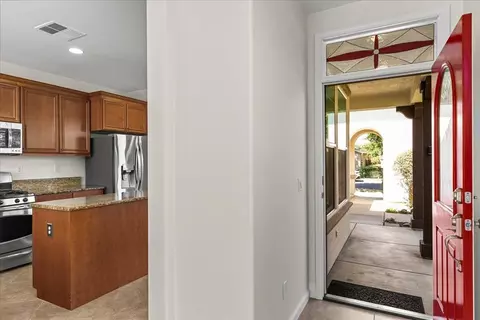 Entry Way - 375 Applegate Dr, Oakdale, CA 95361 photo 4 of 7