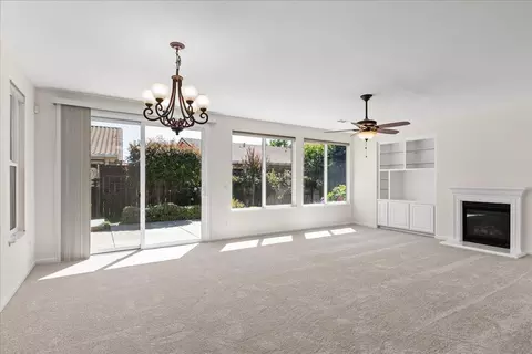 Living - 375 Applegate Dr, Oakdale, CA 95361 photo 1 of 4
