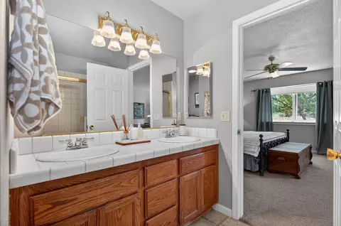 Bath - 1827 Emmerson Rd, Placerville, CA 95667 photo 4 of 6