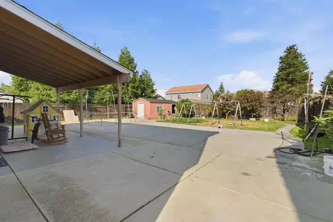 Exterior - 2147 Sorrel Dr, Turlock, CA 95380 photo 5 of 9