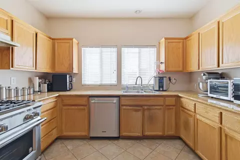Kitchen - 2147 Sorrel Dr, Turlock, CA 95380 photo 2 of 7
