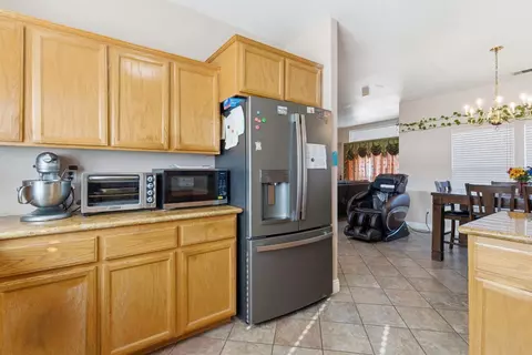Kitchen - 2147 Sorrel Dr, Turlock, CA 95380 photo 5 of 7