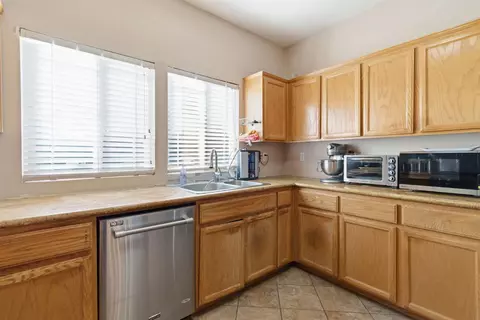 Kitchen - 2147 Sorrel Dr, Turlock, CA 95380 photo 4 of 7