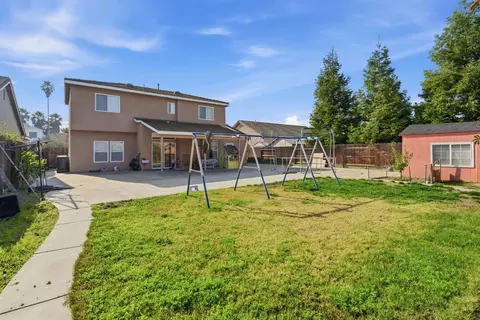 Exterior - 2147 Sorrel Dr, Turlock, CA 95380 photo 6 of 9