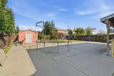 Exterior - 2147 Sorrel Dr, Turlock, CA 95380 photo 8 of 9