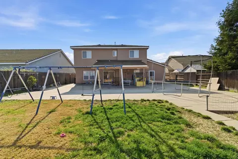 Exterior - 2147 Sorrel Dr, Turlock, CA 95380 photo 7 of 9