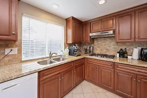 Kitchen - 116 Ferrera Dr, Folsom, CA 95630 photo 4 of 4